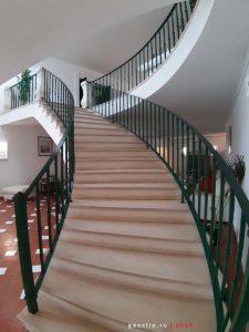 Baluarte da Vila Apartments - лестница на 2-й этаж