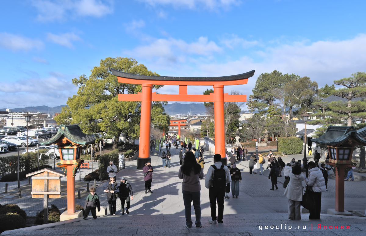 Вход в святилище Fushimi inari