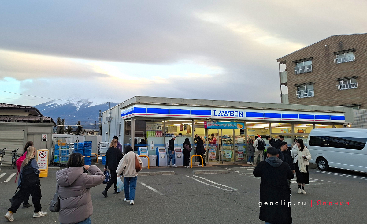 Популярная фото-точка с магазином Lawson